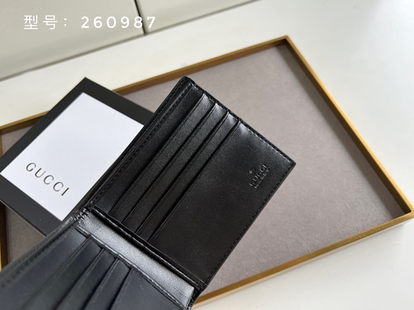 グッチ財布コピー着用イメージ